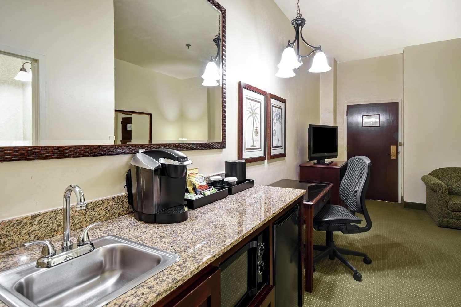 Double Room with No Windows - Non-Smoking